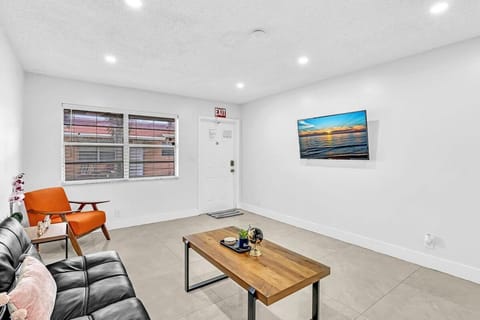 Beach And Hard Rock Hollywood Vacation House Ha02 House in Hollywood