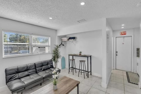 Large 2 Bed Studio Close to Beach & Hard Rock HA03 House in Hollywood