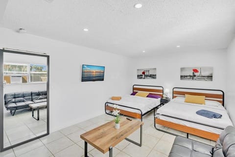 Large 2 Bed Studio Close to Beach & Hard Rock HA03 House in Hollywood