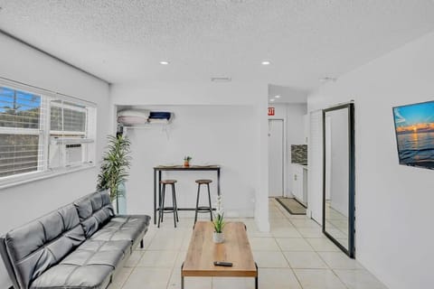 Large 2 Bed Studio Close to Beach & Hard Rock HA03 House in Hollywood