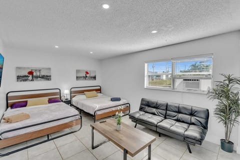 Large 2 Bed Studio Close to Beach & Hard Rock HA03 House in Hollywood