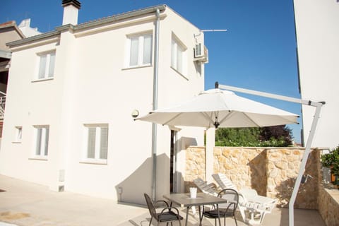 Holiday house by the sea VIGO Apartment in Zadar