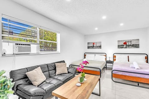 New 2 Bed Studio Close To Beach & Casino Ha04 House in Hollywood