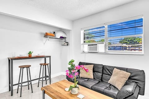 New 2 Bed Studio Close To Beach & Casino Ha04 House in Hollywood