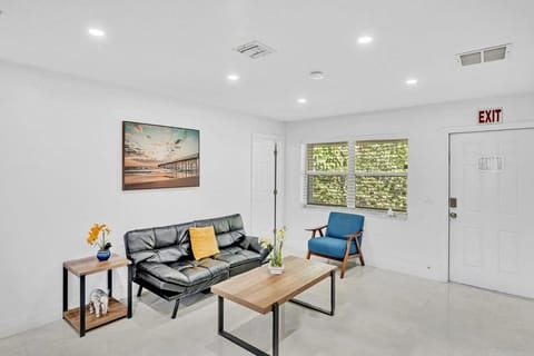 NEW 2 Bedroom Hollywood Beach and Hard Rock LB1 House in Hollywood