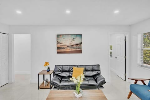 NEW 2 Bedroom Hollywood Beach and Hard Rock LB1 House in Hollywood