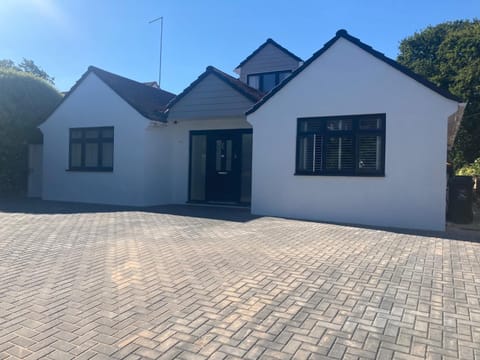 Lovely studio annex in Lilliput Apartment in Poole