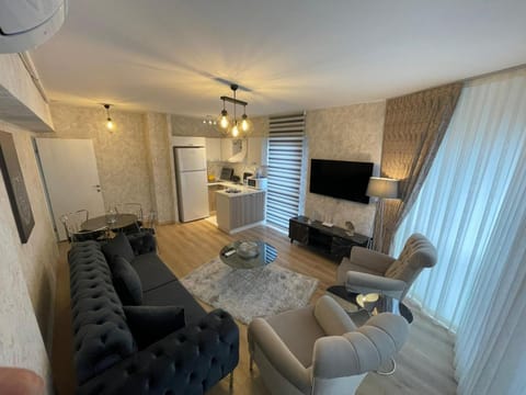 Communal lounge/ TV room, TV and multimedia, Kitchen or kitchenette, Living room, Seating area, Dining area, Evening entertainment