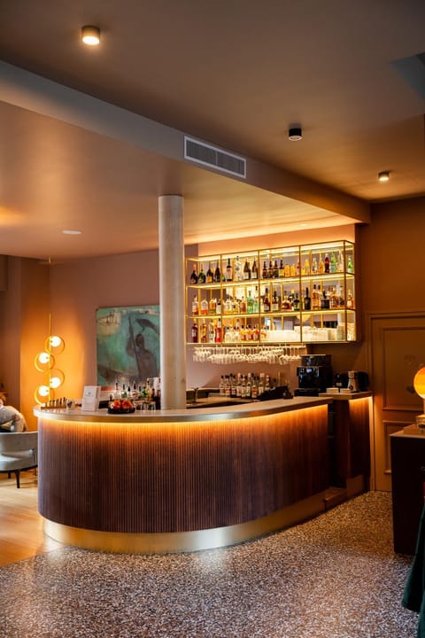 Lounge or bar, Drinks