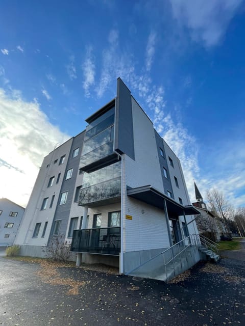Property building, Facade/entrance, Day, Neighbourhood