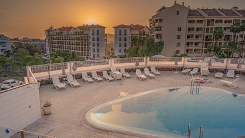 Day, Swimming pool, Sunset, sunbed
