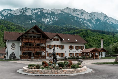 Property building, Natural landscape, Mountain view