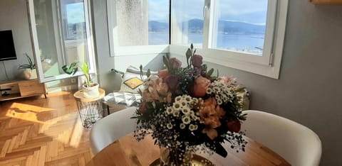 Natural landscape, TV and multimedia, Seating area