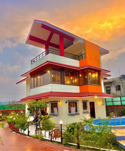 Property building, Day, Pool view, Swimming pool