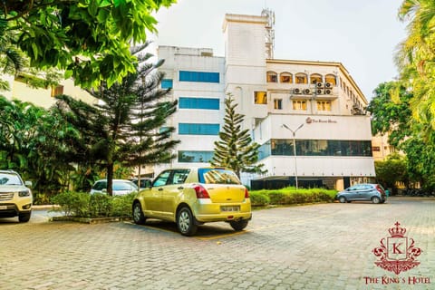 Property building, Balcony/Terrace, Location