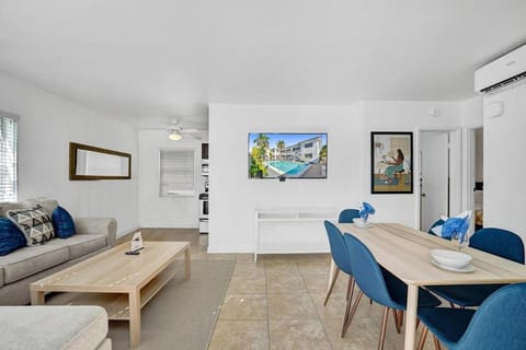 Waves On Desoto Rental Unit With Pool Apartment in Hollywood Beach