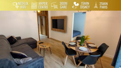 Communal lounge/ TV room, Bed, TV and multimedia, Living room, Seating area, Dining area