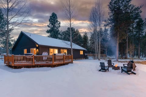 Property building, Day, Natural landscape, Winter, Garden, Hot Tub, flat iron