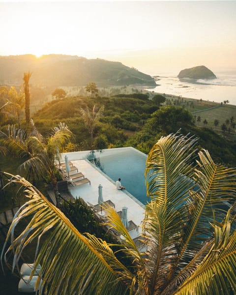 Property building, Sea view, Swimming pool