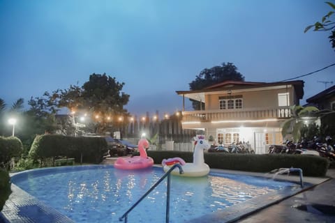 Swimming pool
