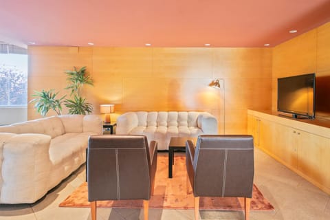 Communal lounge/ TV room, TV and multimedia