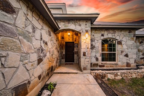 Lakeview Luxury House in Spring Branch