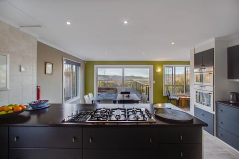 Kitchen or kitchenette, Dining area, pet friendly, stove