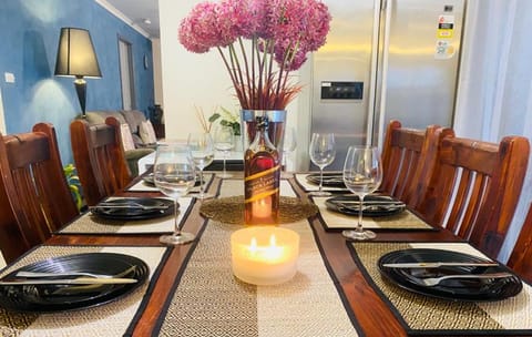 Seating area, Dining area