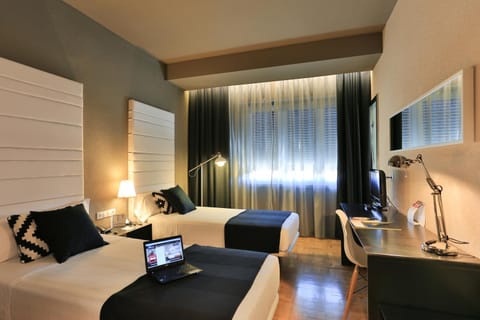 Photo of the whole room, Decorative detail