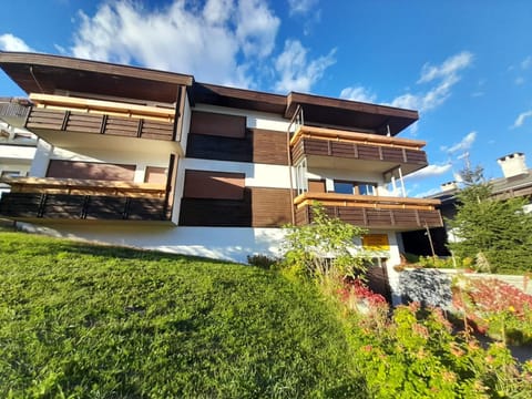 Property building, Facade/entrance, Balcony/Terrace