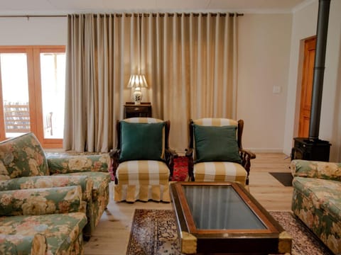 Communal lounge/ TV room, Seating area