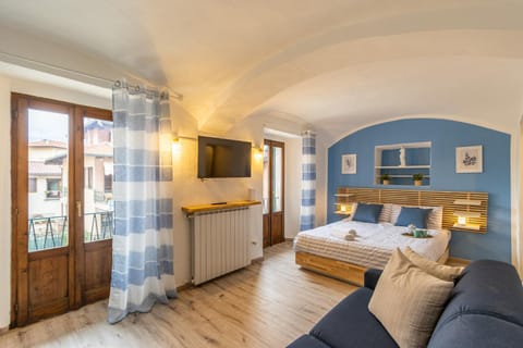 TV and multimedia, Photo of the whole room, Bedroom, locker