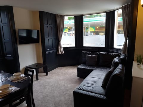 Living room, Seating area, Evening entertainment