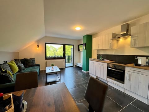 Kitchen or kitchenette, Living room, Seating area, Dining area, dishwasher, pet friendly, stove