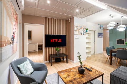TV and multimedia, Living room, Seating area