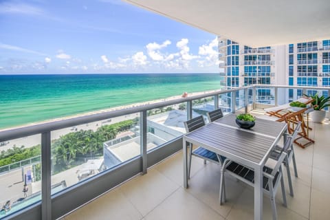 View (from property/room), Balcony/Terrace, Seating area, Beach, Sea view