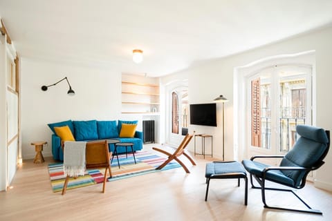 TV and multimedia, Living room, Seating area, Evening entertainment