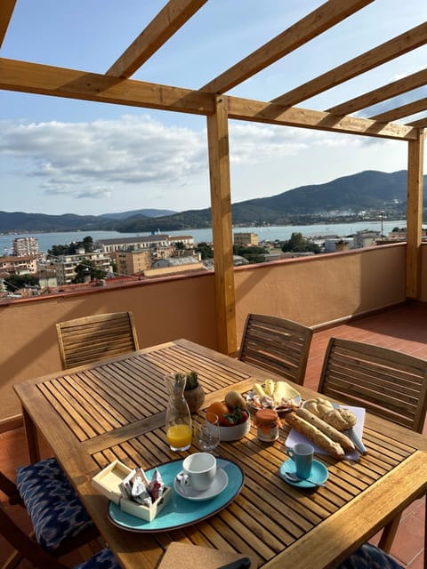 Natural landscape, Balcony/Terrace, Sea view