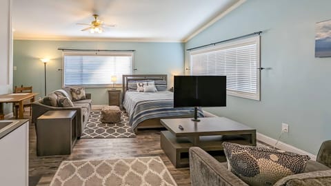 PA Blue Harbor Apartment in Port Angeles