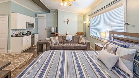 PA Blue Harbor Apartment in Port Angeles