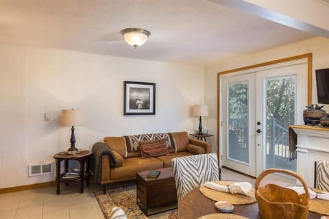 SQ Ramblin Rose 3 Apartment in Sequim