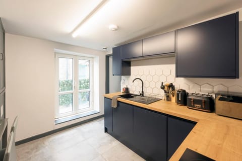 Coffee/tea facilities, Kitchen or kitchenette, minibar, pet friendly, stove, toaster