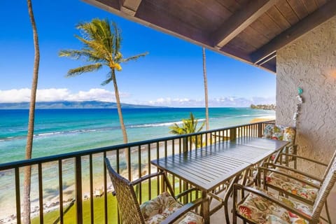 View (from property/room), Balcony/Terrace, Beach