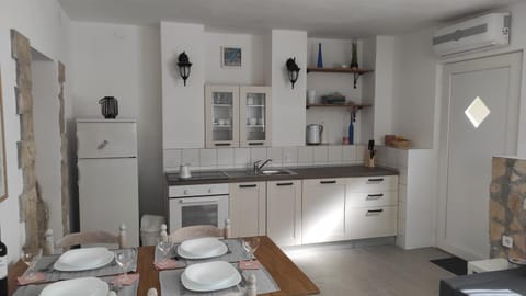 Living room, Dining area, kitchen