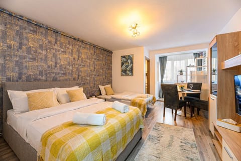 Bed, TV and multimedia, Photo of the whole room, Seating area, Dining area, Bedroom
