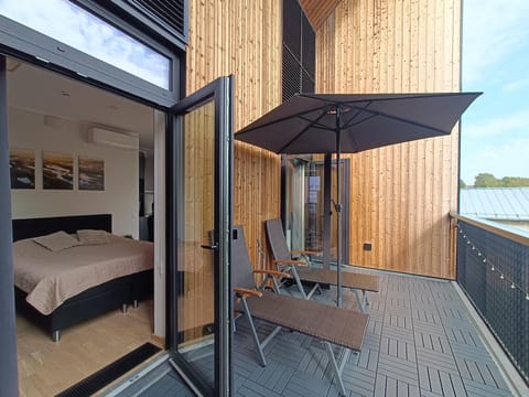 Bed, Day, Balcony/Terrace, Photo of the whole room, sunbed