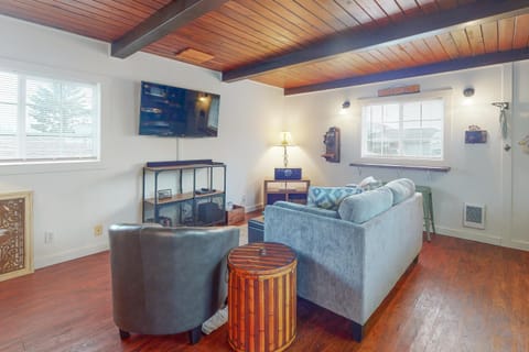 Bay Bliss #2 Apartment in Oregon