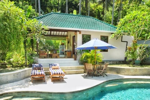 Property building, Pool view, Swimming pool, sunbed