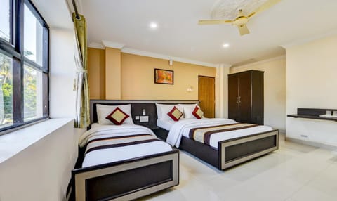 Bed, Living room, Photo of the whole room, Seating area, Bedroom, fireplace, towels, air conditioner