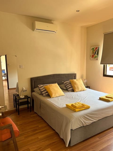 Bed, Bedroom, towels, air conditioner
